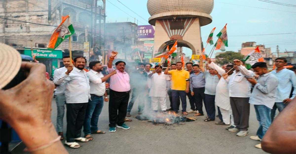 रांची, कांग्रेस नेता, शिक्षा मंत्री धर्मेंद्र प्रधान का पुतला फूंका, इस्तीफे की मांग